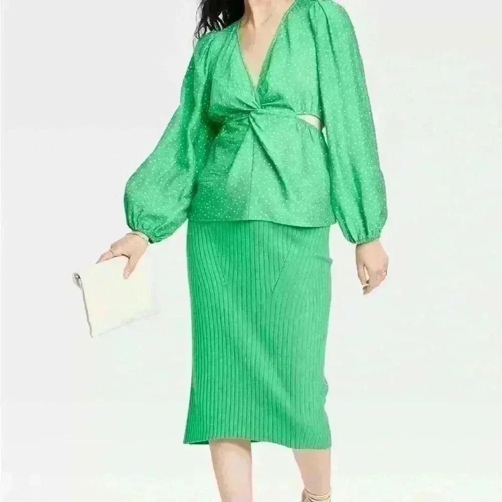 Trendy Womenโs Puff Long Sleeve V-neck Top Green White Polka Dots w cutouts Sz M - Picture 5 of 8